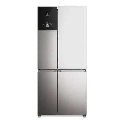 Foto frontal da geladeira Electrolux IQ8S · 127 V ou 220 V